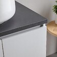 KIAMAMI VALENTINA - Meuble Salle De Bain 60Cm Blanc Avec Plateau Anthracite Et Miroir 60X80 | Bilbao - vignette
