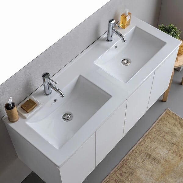KIAMAMI VALENTINA - Meuble De Salle De Bains Suspendu 120Cm Blanc Avec Portes Et Double Lavabo | Bilbao - large