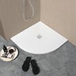 KIAMAMI VALENTINA - Plateau De Douche Angulaire 90X90 En Résine Blanche Fine | Muse - vignette