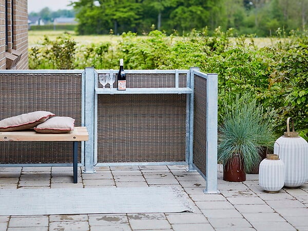 PLUS A/S - Poteau acier carré avec base : 8×8×186cm incl. 1 cache-poteau - large