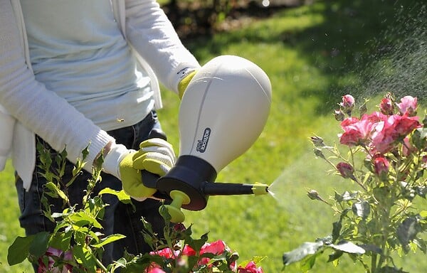 HOZELOCK - Pulvérisateur Hozelock Pure pour vos préparations faites maison 2L - large