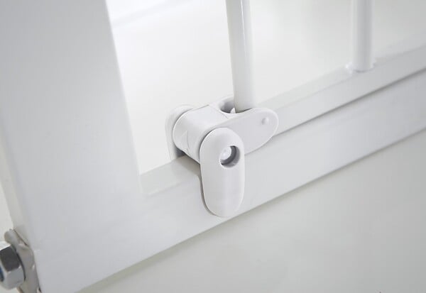 CENTRALE BRICO - Barrière De Sécurité Enfant Munchkin Portillon Semi-auto Métal Blanc, L.73 /79cm - large