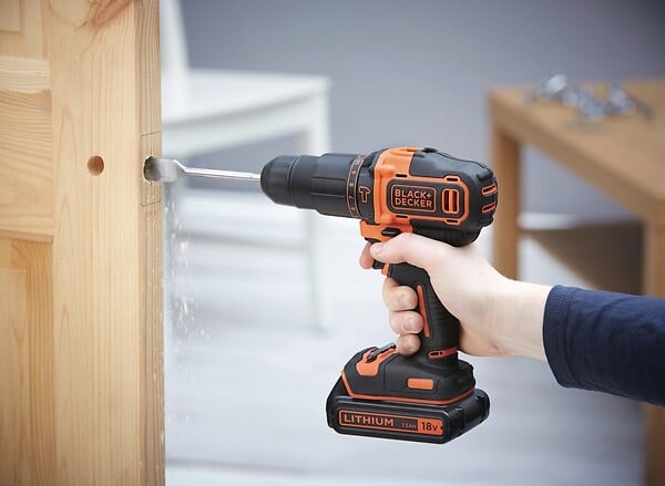 BLACK+DECKER - Bdchd18-qw Perceuse à Percussion Sans Fil - 18 V - 1,5 Ah - 2 Vitesses - 1 Batterie - Chargeur Inclus - large