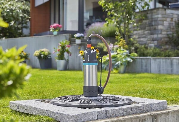 GARDENA - Pompe Immergée 5900/4 Inox - 900 W - large