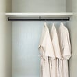 EMUCA - Lot de 2 rails pour armoires en soie de 1,15m de long avec supports, Aluminium et Plastique, Peint en noir - vignette