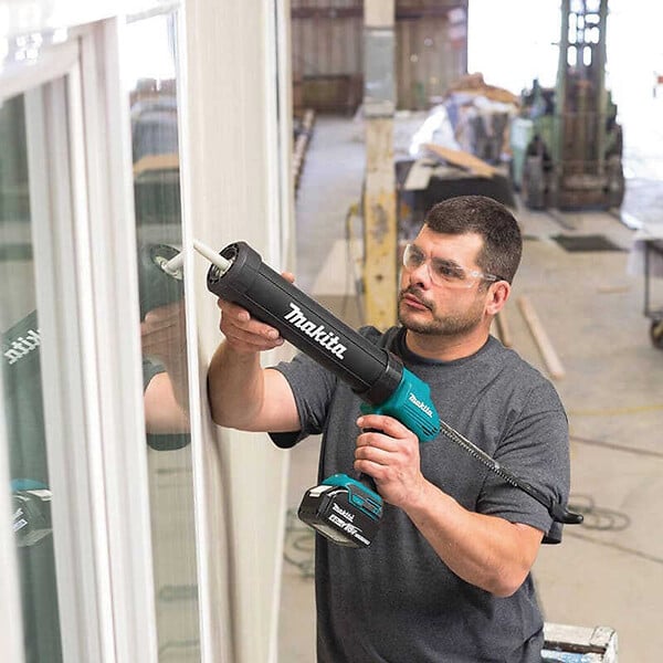 MAKITA - Pistolet à mastic 2x1,5Ah 18V LXT ® MAKITA DCG180RY en coffret - large