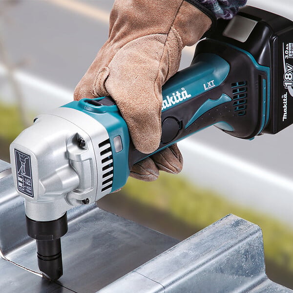 MAKITA - Grignoteuse 2x5Ah 18V LXT ® MAKITA DJN161RTJ en MAKPAC - large