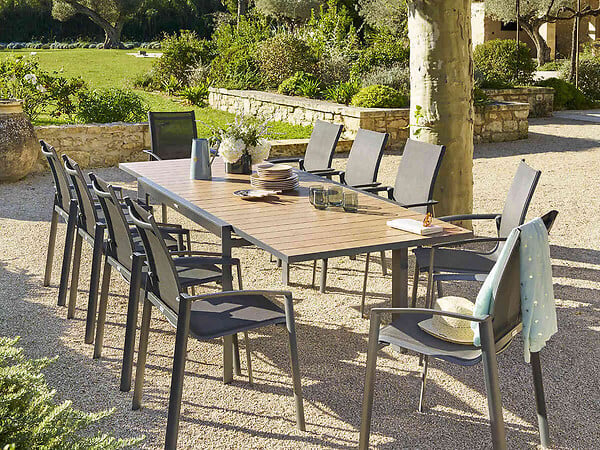 HESPERIDE - Table de jardin rectangulaire extensible coulissante Evasion  8/10 places effet bois + 10 fauteuils Piazza - Hespéride - large