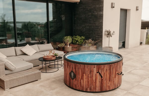 COCO SPA - Coco Spa Exotik Spa Gonflable - 150 Cm De Diamètre - 800 Litres - Moteur 2240 W - 2 à 4 personnes - large