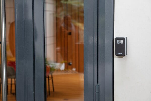 MASTER LOCK - Rangement sécurisé pour les clés : Select Access à montage mural - Format M - Construction en aluminium résistante aux intempéries - Kit de montage inclus- Combinaison programmable à 4 chiffres  -Noir - large