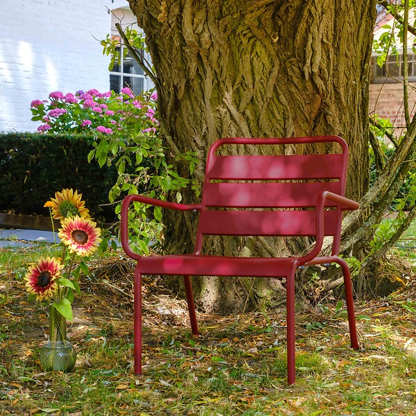 OVIALA - Fauteuil de jardin bas relax acier pourpre - Palavas - large