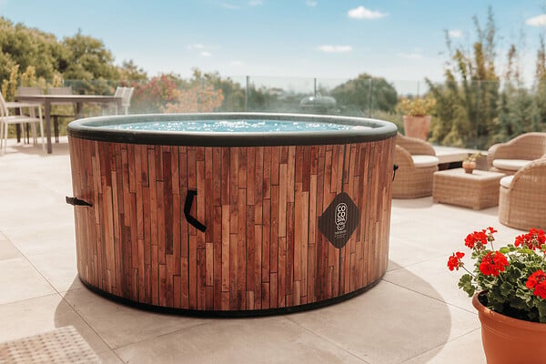 COCO SPA - Coco Spa Exotik Spa Gonflable - 150 Cm De Diamètre - 800 Litres - Moteur 2240 W - 2 à 4 personnes - large