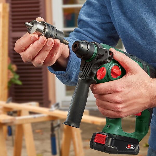 BOSCH - Perforateur UniversalHammer  2x2,5Ah + AL 18V 20 - large