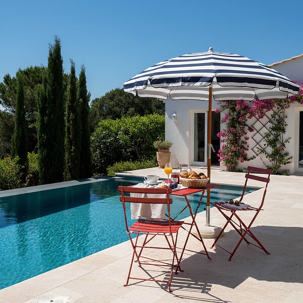 OVIALA - Table de jardin et 2 chaises acier rouge - Rome - large