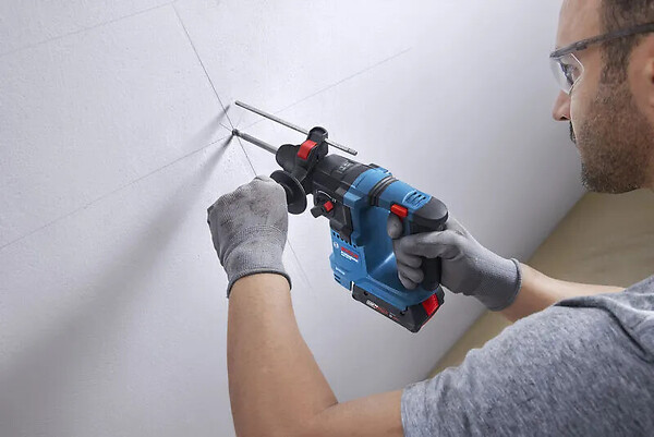 BOSCH - Perforateur GBH 18V-18 Professional SDS Plus avec KickBack Control, sans batterie, ni chargeur - Livré dans L-Boxx 136 -  - 0611927003 - large