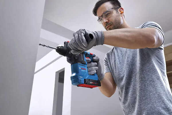 BOSCH - Perforateur GBH 18V-18 Professional SDS Plus avec KickBack Control, sans batterie, ni chargeur - Livré dans L-Boxx 136 -  - 0611927003 - large