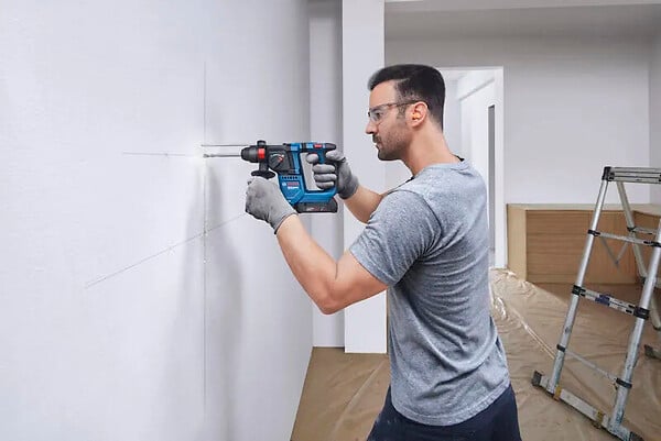 BOSCH - Perforateur GBH 18V-18 Professional SDS Plus avec KickBack Control, sans batterie, ni chargeur - Livré dans L-Boxx 136 -  - 0611927003 - large