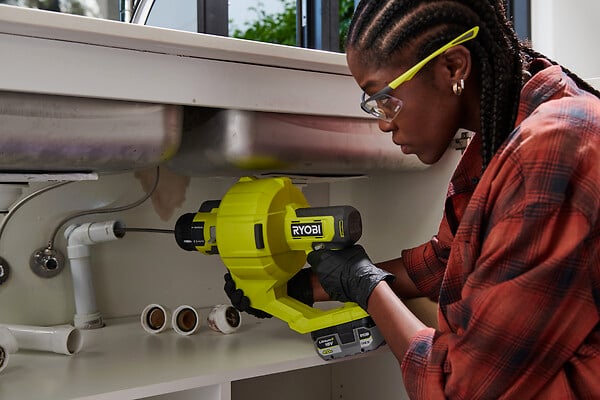RYOBI - Déboucheur sur batterie 18V - Câble 7,6 m - Auto Feed - large