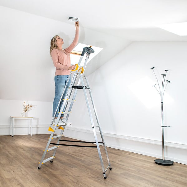 HOSTRÃ–M - Escabeau 7 marches DURAMP sécurisé avec rampes, tablette porte-outils, marchepied pliable aluminium, hauteur plateforme 140cm, garantie 5 ans Hoström - large