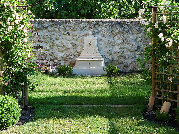 HABITAT ET JARDIN - Fontaine " Baccarat" - Pierre reconstituée  - 86 x 51 x 111 cm - large