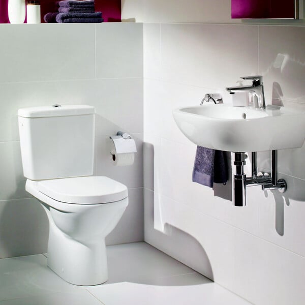VILLEROY ET BOCH - Combipack O.NOVO Plus avec DirectFlush WC à poser en céramique - Sortie horizontale - Couleur : blanc - avec abattant coordonné. - large