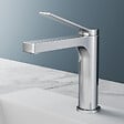 EMKE - EMKE Mitigeur de lavabo design chromé – Robinet salle de bain avec cartouche céramique en laiton, 19,5 × 17,3 cm, mousseur démontable - vignette