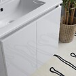 KIAMAMI VALENTINA - Meuble Salle De Bain 60 Cm Portes Blanc Brillant Avec Lavabo Et Miroir Avec Lampe  | Benaco - vignette