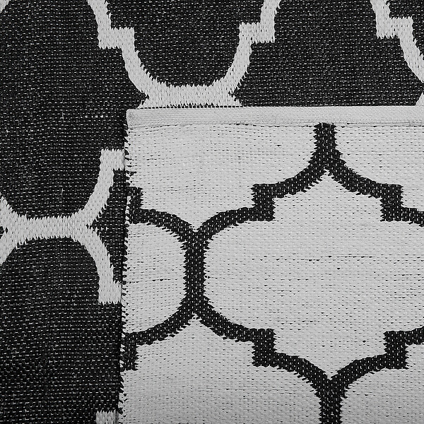 BELIANI - Tapis d'extérieur ALADANA Noir/blanc 140 x 200 cm Réversible - large