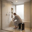 SWISS AQUA TECHNOLOGIES - Tabouret de salle de bain PMR antidérapant – sécurité et autonomie - noir, PMR (SATSTOLPLASTC) - vignette