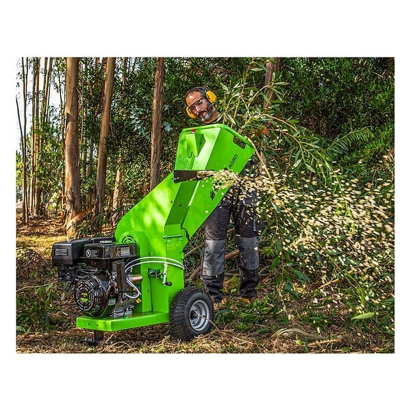 VITO - Broyeur de végétaux Thermique 7CV - 2 Lames de coupe - Branches Ø 70mm -Moteur 208Cm3 Poignées VITO - large