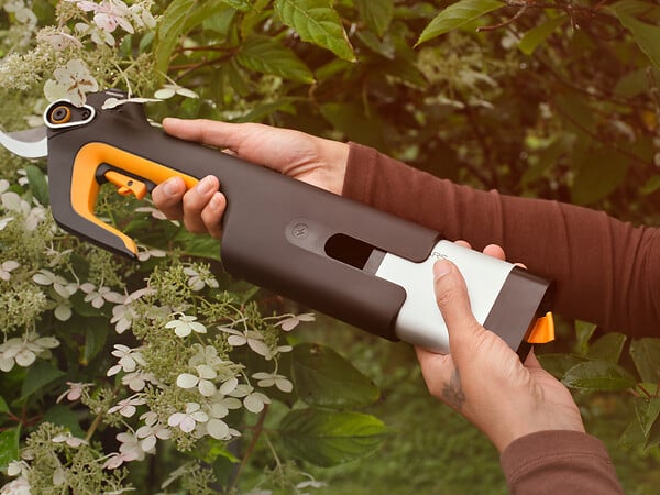 FISKARS - Sécateur électrique à batterie - lame franche - coupe 30mm - large