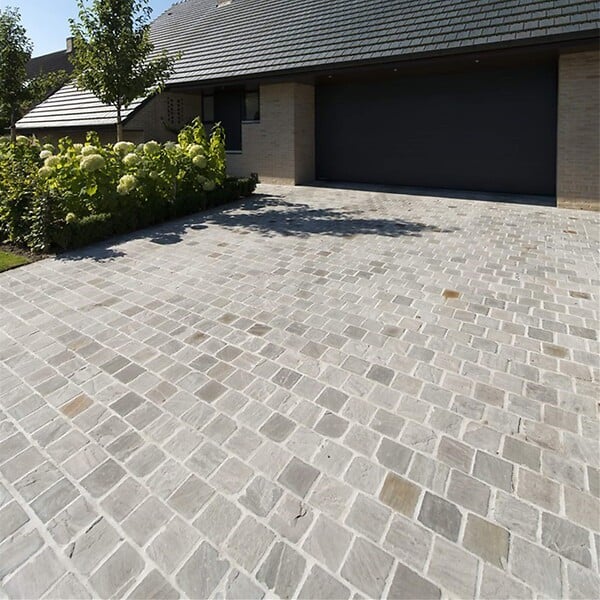 RO'MA NATURE - Pavé Grès Kandla Gris 14x14x5-7 cm (vendu au m² - 42 pavés/m²) - large