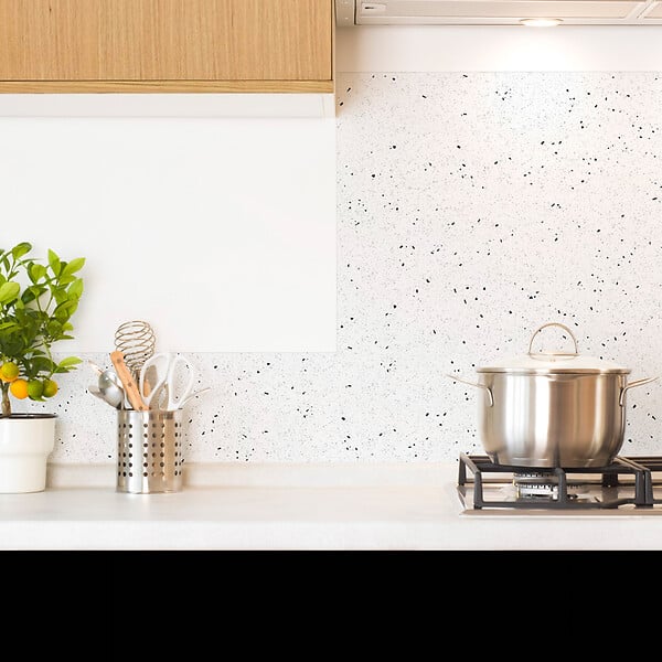 99DECO - Fond de hotte en aluminium - motif terrazzo blanc et noir - 70x90 cm - large