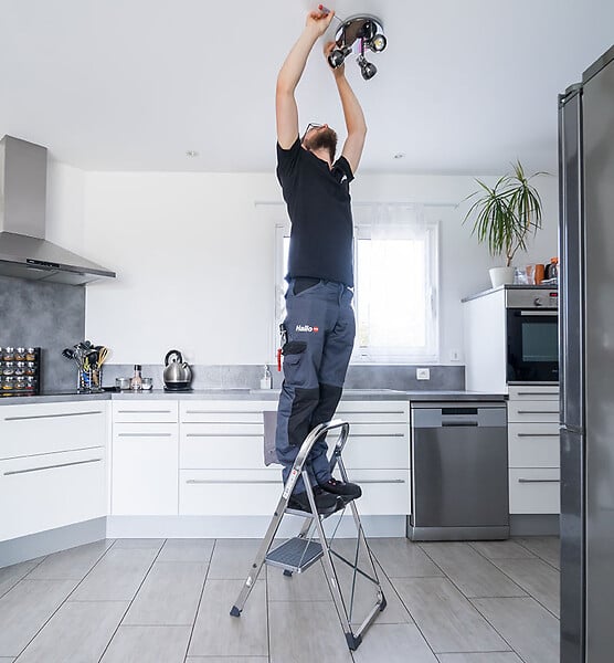 HAILO - Marche pied 3 marches pliable antidérapant en acier Hailo K20 - large