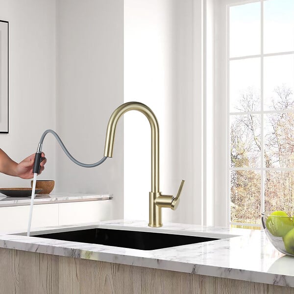 SWISS AQUA TECHNOLOGIES - Aurum set mitigeur lavabo + mitigeur cuisine Ceramia Timeless acier inoxydable, douchette extractible, or brossé (SATTMLBA285BG) - large