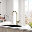 SWISS AQUA TECHNOLOGIES - Aurum set mitigeur lavabo + mitigeur cuisine Ceramia Timeless acier inoxydable, douchette extractible, or brossé (SATTMLBA285BG) - vignette
