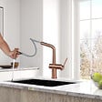 SWISS AQUA TECHNOLOGIES - Aurum set mitigeur lavabo + mitigeur cuisine Ceramia Timeless acier inoxydable, douchette extractible, or rose (SATBA285BCRG) - vignette