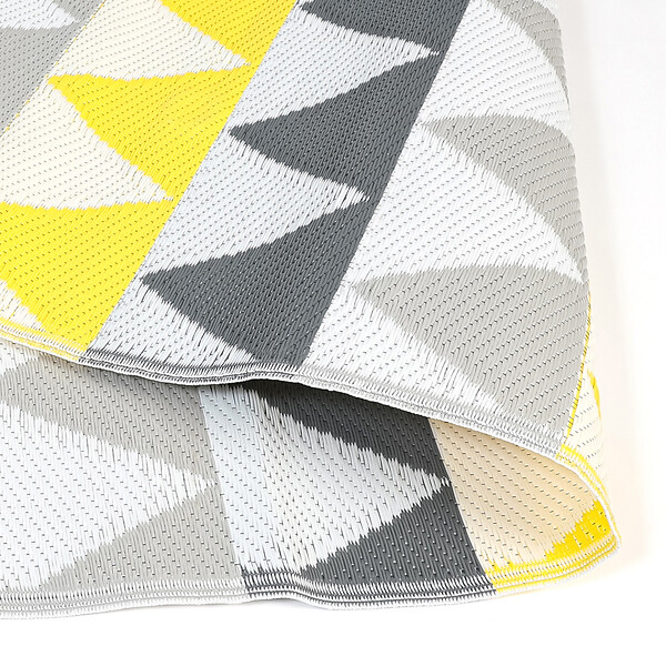 ID MARKET - Tapis extérieur SARI triangles gris et jaune 270 x 370 CM - large