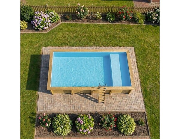 ALTANKA - Piscine hors sol en bois AQUA 8.5 x 4.35 - H.1.45 m avec plage, bleu pâle, fixations à sceller - BAS7309OSPI+PLA309 - large