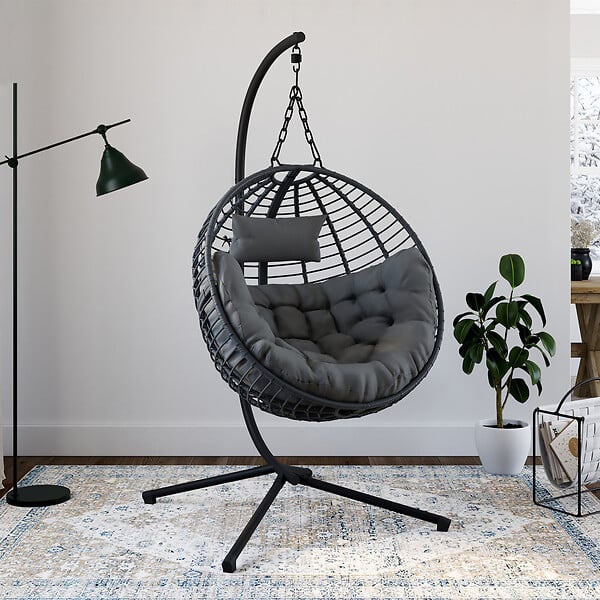 ID MARKET - Fauteuil rond suspendu ajouré effet rotin gris avec coussin gris - large