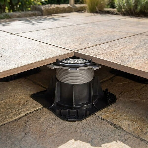 JOUPLAST - Plot réglable autonivelant cleman pour terrasse dalle 80 à 130 mm - JOUPLAST - Carton de 20 pièces - large