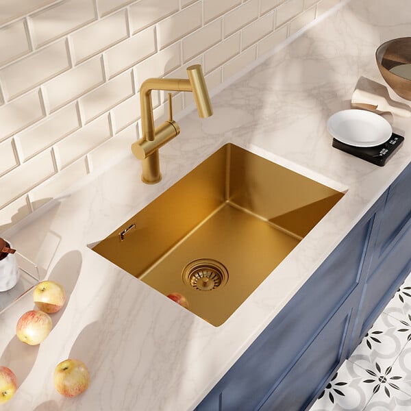 CERAMIA - Timeless 55x45x21 cm évier sous plan en inox 304, 1 bac + mitigeur inox avec douchette extractible, or brossé (TMLKSU-5545BG-M1) - large