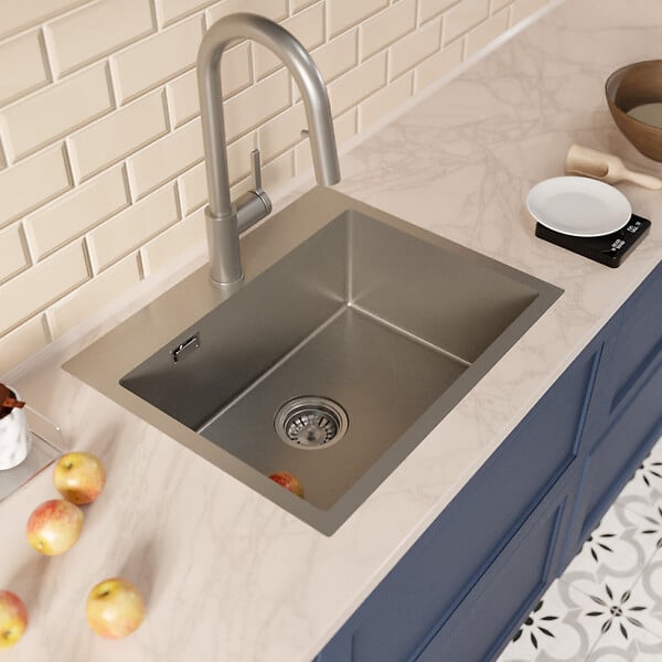 CERAMIA - Timeless 55x45x21 cm évier encastrable inox 304 + mitigeur inox avec douchette extractible, gun metal brossé (TMLKST-5545BGM-M2) - large