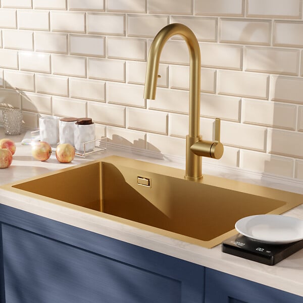 CERAMIA - Timeless 68x45x21 cm évier encastrable en inox 304 + mitigeur inox avec douchette extractible, or brossé (TMLKST-6845BG-M2) - large