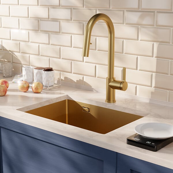CERAMIA - Timeless 55x45x21 cm évier sous plan en inox 304 + mitigeur inox avec douchette extractible, or brossé (TMLKSU-5545BG-M2) - large