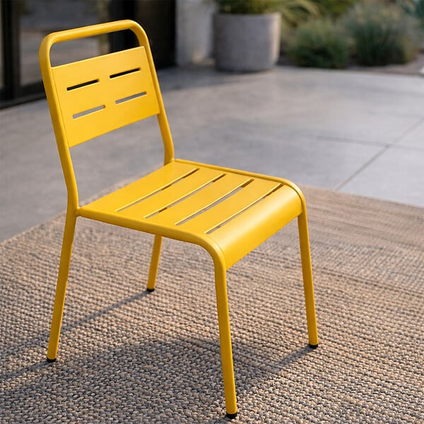 CONCEPT USINE - Ensemble de 4 chaises de jardin empilables jaunes BERGAME - large