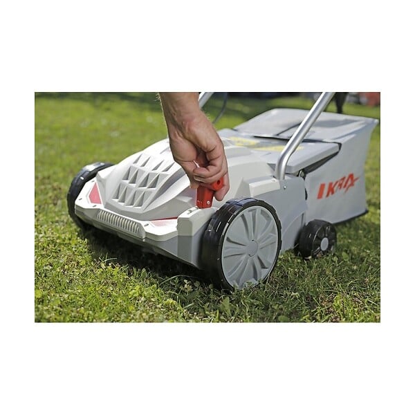 IKRA - Scarificateur à gazon électrique 1500W, 32cm - Aérateur de pelouse 2en1 scarification & émoussage, bac 30L Entretien gazon IKRA - large