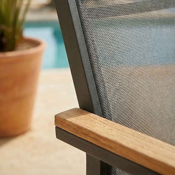 OVIALA - Chaise de jardin en aluminium et textilène avec accoudoirs gris - Jakarta - large