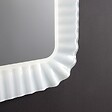 KIAMAMI VALENTINA - Miroir Avec Cadre En Verre Moulé Ondulé Blanc Et Éclairage À Led 94X68 - vignette