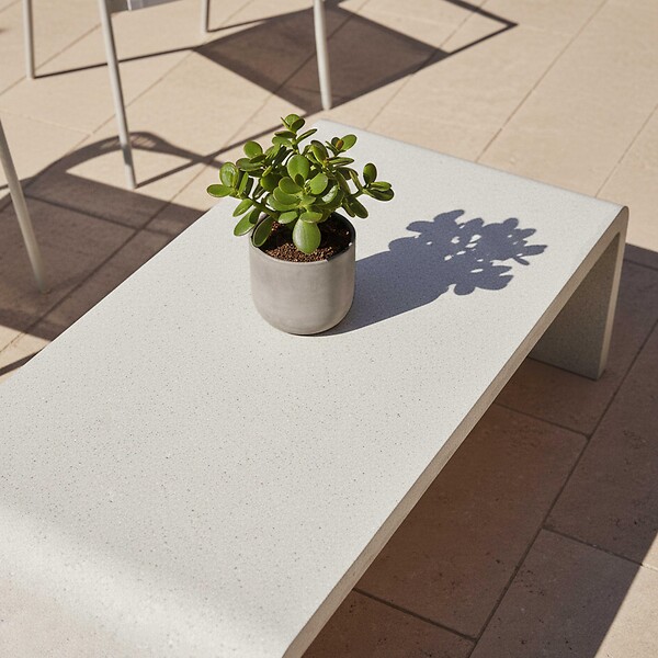 OVIALA - Table basse de jardin L100 effet béton lisse  - Rhodes - large